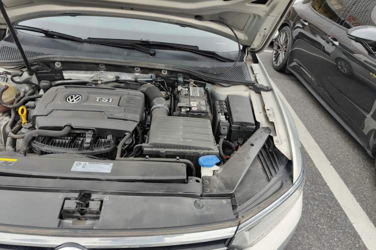 Used Volkswagen Magotan 2018 Facelift 330TSI DSG Luxury Model Engine Bay Left