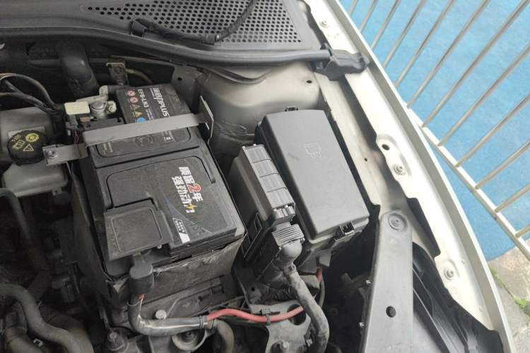 Used Volkswagen Magotan 2018 280TSI DSG Comfort Model Engine Bay Left