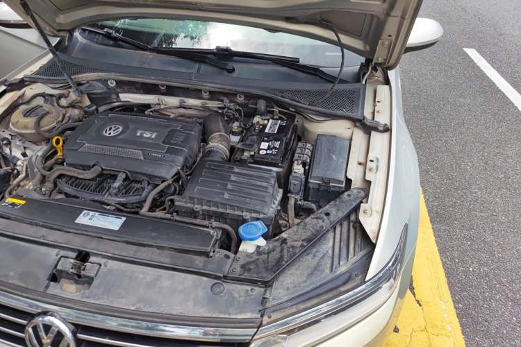 Used Volkswagen Magotan 2018 330TSI DSG Luxury Model Engine Bay Left