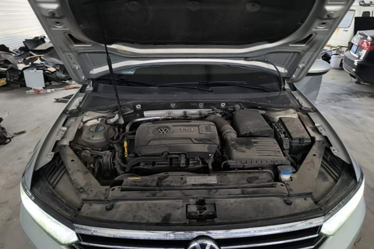Used Volkswagen Magotan 2018 380TSI DSG Luxury Model Engine Bay