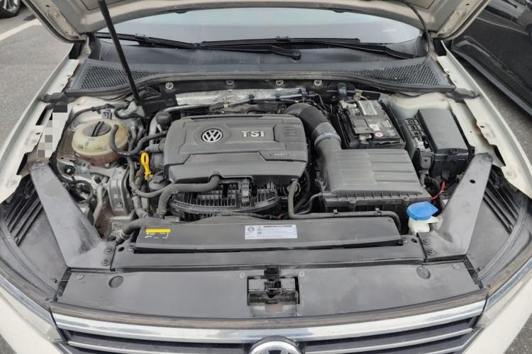 Used Volkswagen Magotan 2018 Facelift 330TSI DSG Luxury Model Engine Bay