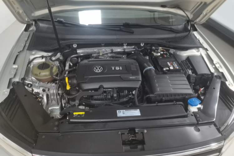 Used Volkswagen Magotan 2018 Facelift 330TSI DSG Luxury Model Engine Bay