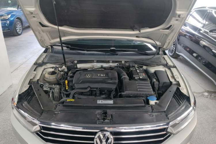 Used Volkswagen Magotan 2018 Facelift 330TSI DSG Luxury Model Engine Bay