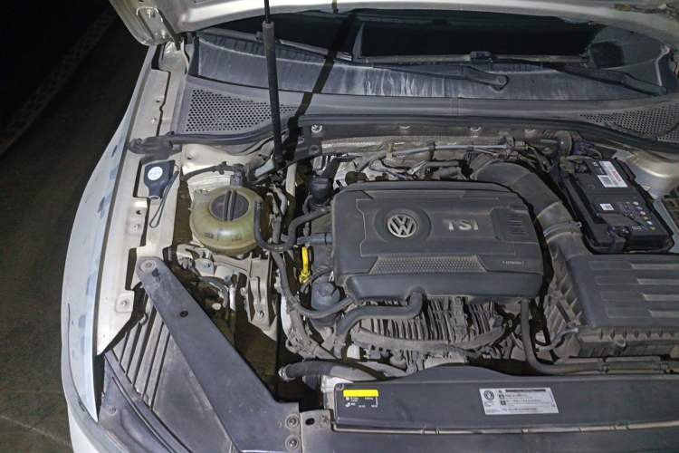 Used Volkswagen Magotan 2018 330TSI DSG Luxury Model Engine Bay Right