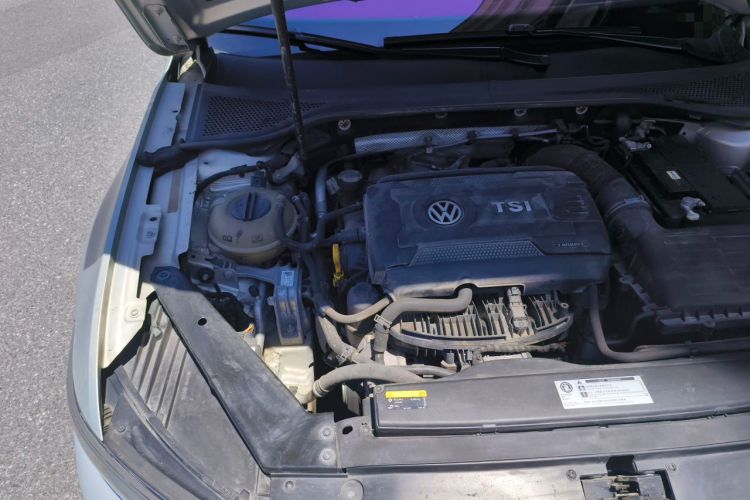 Used Volkswagen Magotan 2018 330TSI DSG Luxury Model Engine Bay Right