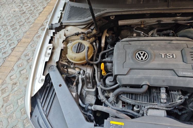 Used Volkswagen Magotan 2018 330TSI DSG Luxury Model Engine Bay Right