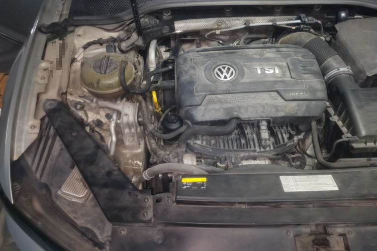 Used Volkswagen Magotan 2018 330TSI DSG Advanced Model Engine Bay Right