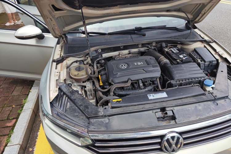Used Volkswagen Magotan 2018 330TSI DSG Luxury Model Engine Bay Right