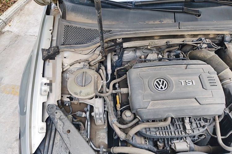Used Volkswagen Magotan 2018 380TSI DSG Prestige Model Engine Bay Right