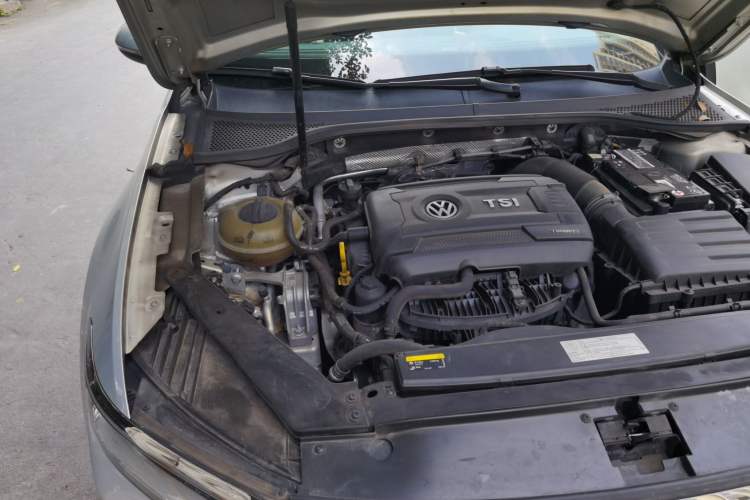 Used Volkswagen Magotan 2018 330TSI DSG Luxury Model Engine Bay Right