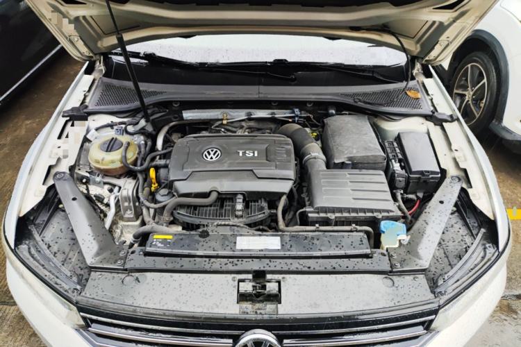 Used Volkswagen Magotan 2018 330TSI DSG Advanced Model Engine Bay