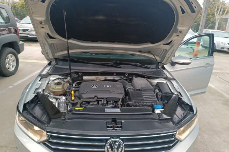 Used Volkswagen Magotan 2018 330TSI DSG Advanced Model Engine Bay