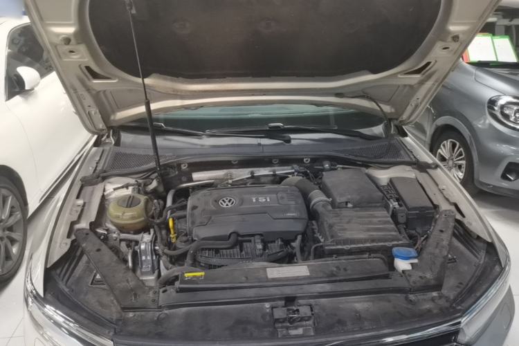Used Volkswagen Magotan 2018 330TSI DSG Luxury Model Engine Bay