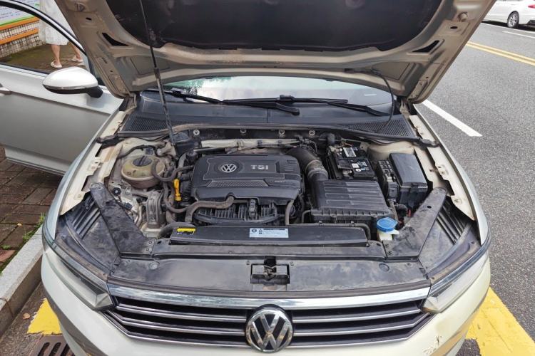 Used Volkswagen Magotan 2018 330TSI DSG Luxury Model Engine Bay