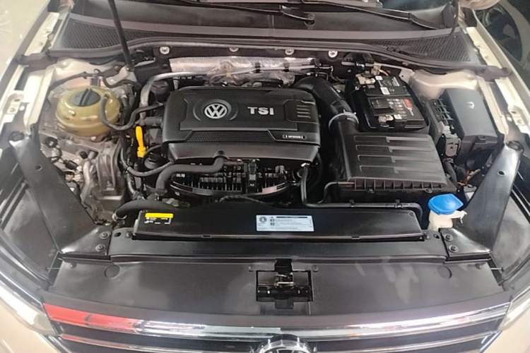 Used Volkswagen Magotan 2018 Facelift 330TSI DSG Luxury Model Engine Bay
