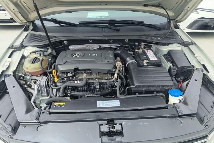 Used Volkswagen Magotan 2018 330TSI DSG Advanced Model Engine Bay