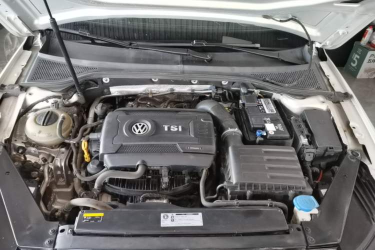 Used Volkswagen Magotan 2018 Facelift 330TSI DSG Luxury Model Engine Bay