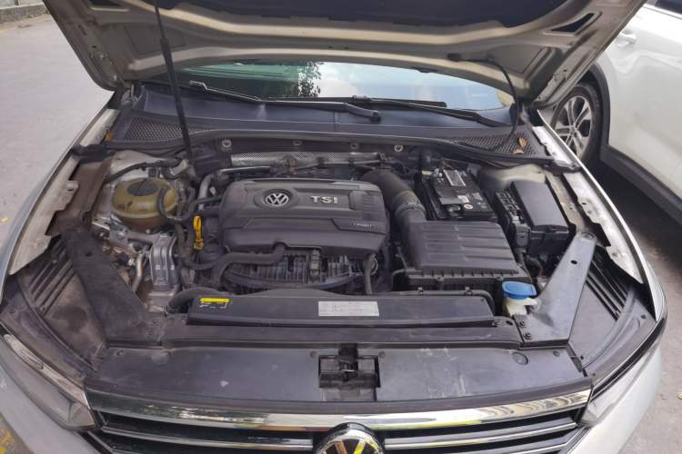 Used Volkswagen Magotan 2018 330TSI DSG Luxury Model Engine Bay