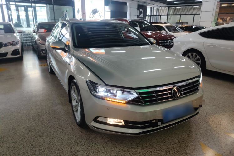 Used Volkswagen Magotan 2018 Facelift 330TSI DSG Luxury Model Exterior 1