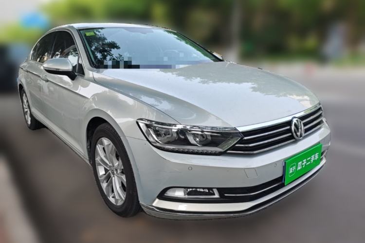 Used Volkswagen Magotan 2018 Facelift 330TSI DSG Luxury Model Exterior 2