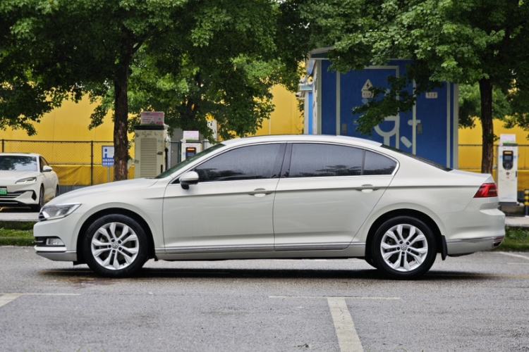 Used Volkswagen Magotan 2018 330TSI DSG Luxury Model Exterior 2