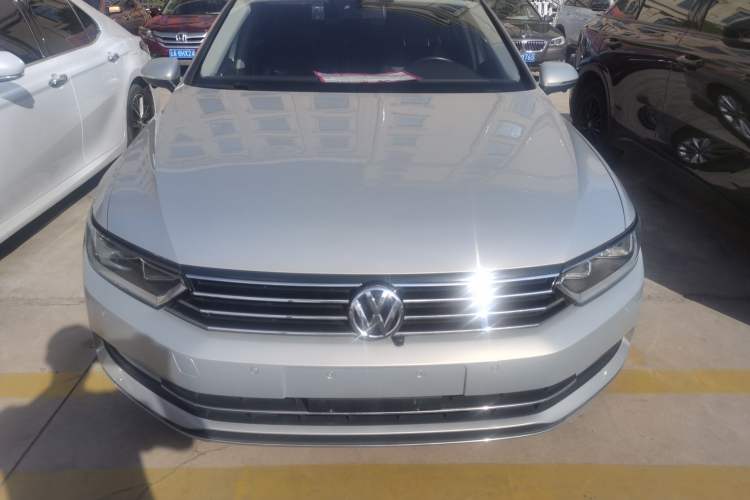 Used Volkswagen Magotan 2018 330TSI DSG Advanced Model Exterior 3