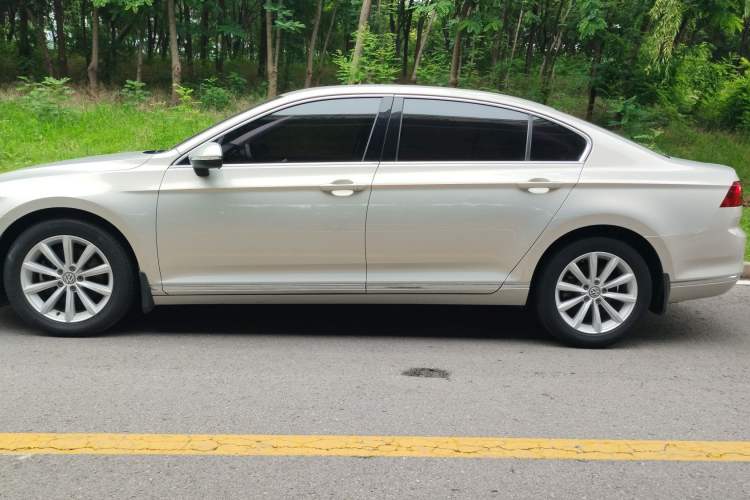 Used Volkswagen Magotan 2018 330TSI DSG Advanced Model Exterior 3