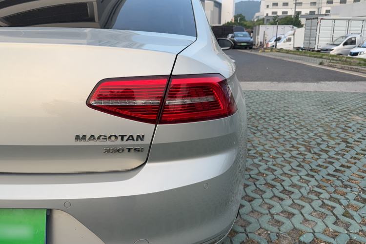 Used Volkswagen Magotan 2018 330TSI DSG Luxury Model Exterior 3