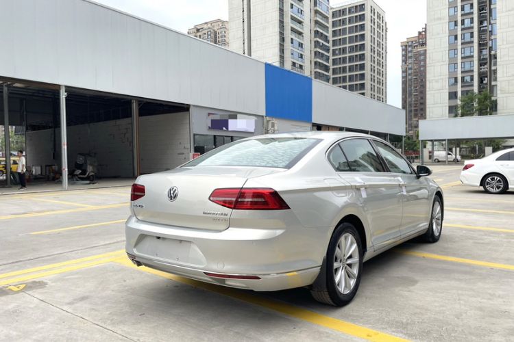 Used Volkswagen Magotan 2018 330TSI DSG Advanced Model Exterior 4
