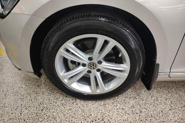 Used Volkswagen Magotan 2018 Facelift 330TSI DSG Luxury Model Exterior 4
