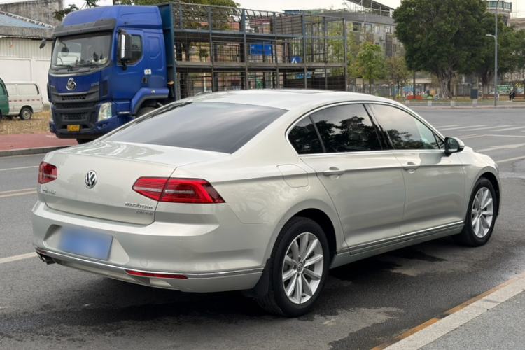 Used Volkswagen Magotan 2018 330TSI DSG Advanced Model Exterior 4