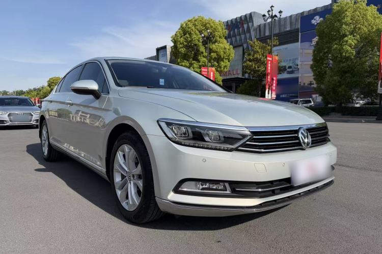 Used Volkswagen Magotan 2018 Facelift 330TSI DSG Luxury Model Exterior 4