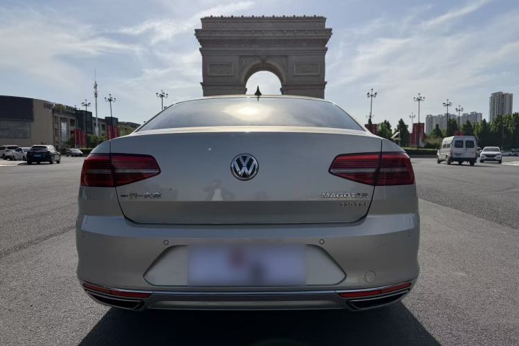 Used Volkswagen Magotan 2018 Facelift 330TSI DSG Luxury Model Exterior 6