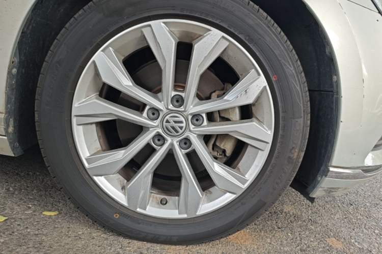 Used Volkswagen Magotan 2018 Facelift 330TSI DSG Luxury Model Exterior 7