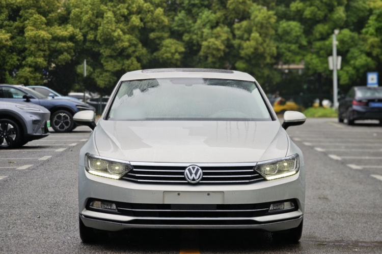Used Volkswagen Magotan 2018 330TSI DSG Luxury Model Exterior 7