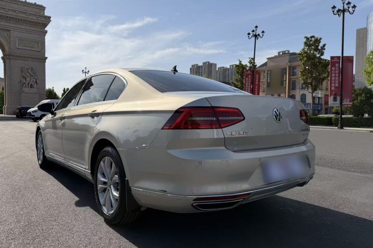 Used Volkswagen Magotan 2018 Facelift 330TSI DSG Luxury Model Exterior 7