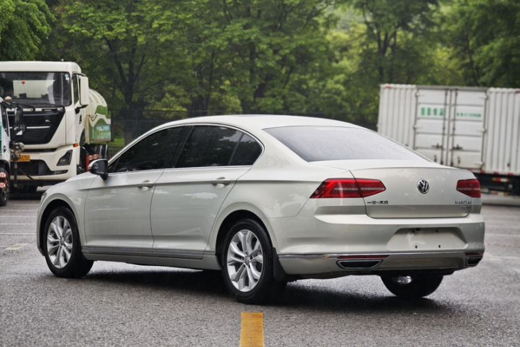 Used Volkswagen Magotan 2018 330TSI DSG Luxury Model Exterior 8