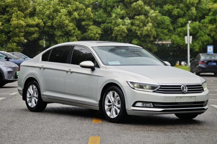 Used Volkswagen Magotan 2018 330TSI DSG Luxury Model Exterior 9