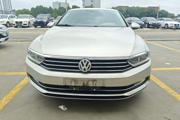 Used Volkswagen Magotan 2018 330TSI DSG Luxury Model Front
