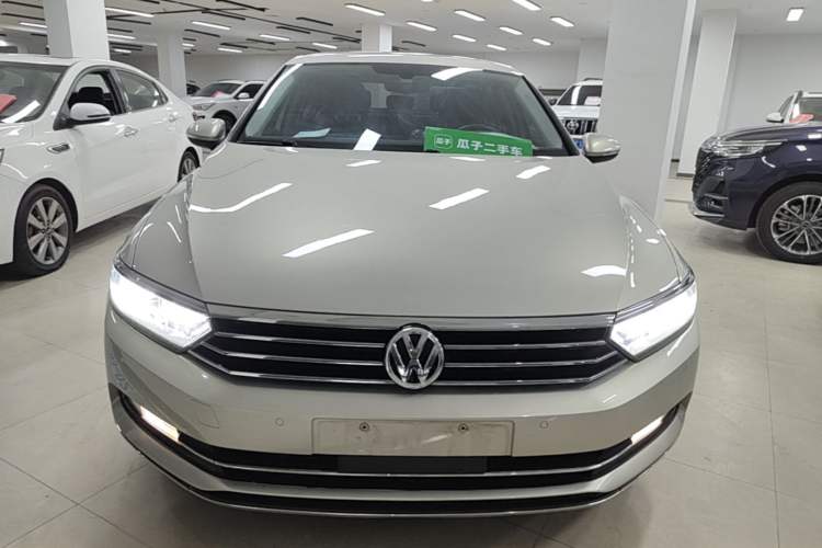 Used Volkswagen Magotan 2018 330TSI DSG Luxury Model Front