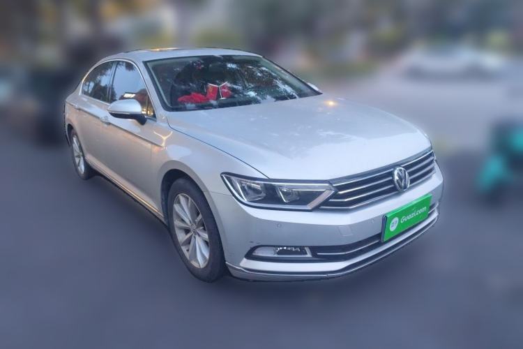 Used Volkswagen Magotan 2018 330TSI DSG Advanced Model Front Right 45 Deg