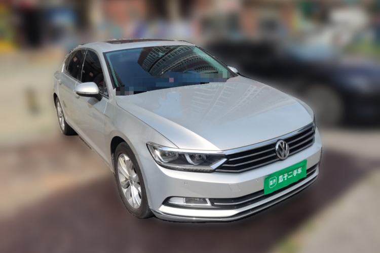 Used Volkswagen Magotan 2018 Facelift 330TSI DSG Luxury Model Front Right 45 Deg