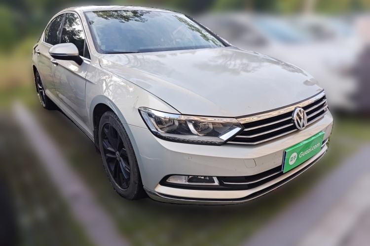 Used Volkswagen Magotan 2018 Facelift 330TSI DSG Luxury Model Front Right 45 Deg