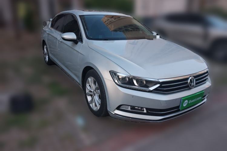 Used Volkswagen Magotan 2018 330TSI DSG Luxury Model Front Right 45 Deg