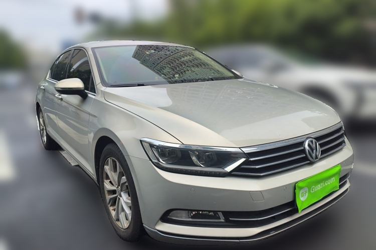Used Volkswagen Magotan 2018 Facelift 330TSI DSG Luxury Model Front Right 45 Deg