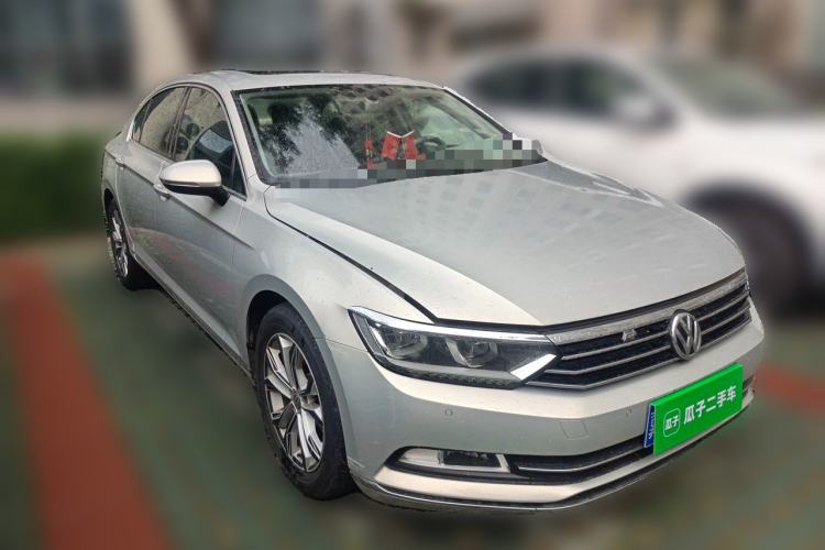 Used Volkswagen Magotan 2018 380TSI DSG Luxury Model Front Right 45 Deg