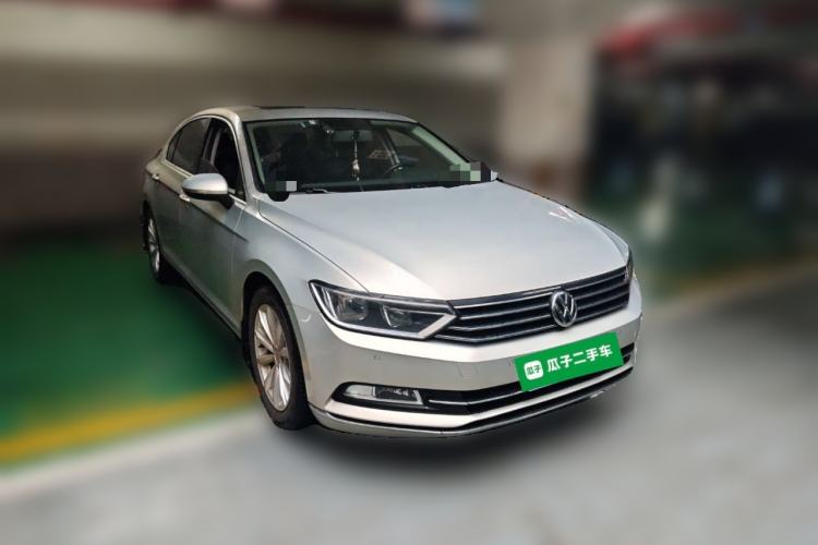 Used Volkswagen Magotan 2018 330TSI DSG Advanced Model Front Right 45 Deg