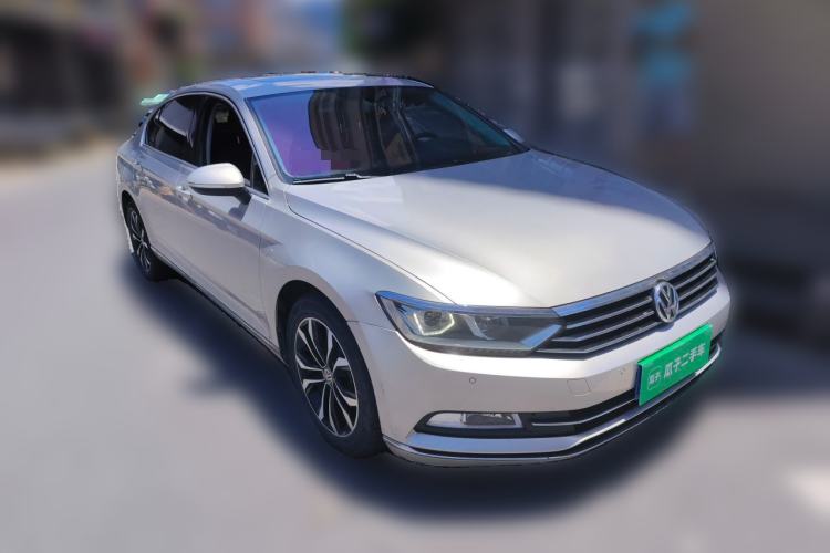 Used Volkswagen Magotan 2018 330TSI DSG Luxury Model Front Right 45 Deg