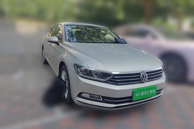 Used Volkswagen Magotan 2018 330TSI DSG Luxury Model Front Right 45 Deg