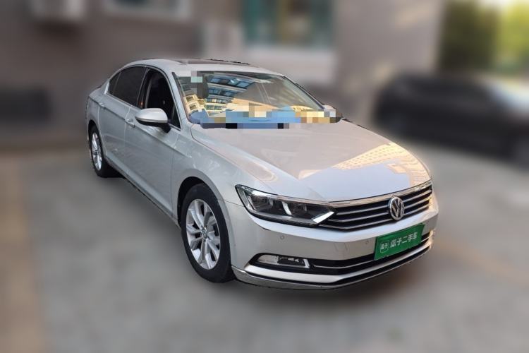 Used Volkswagen Magotan 2018 330TSI DSG Luxury Model Front Right 45 Deg